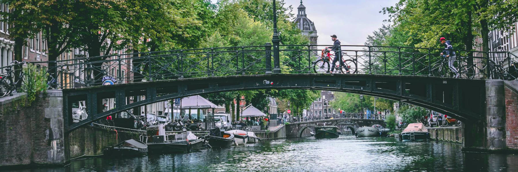 bezoek aan nederland Amsterdamse grachten brug