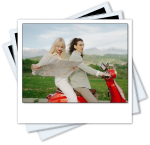 Mensen op een scooter aan het reizen in het buitenland